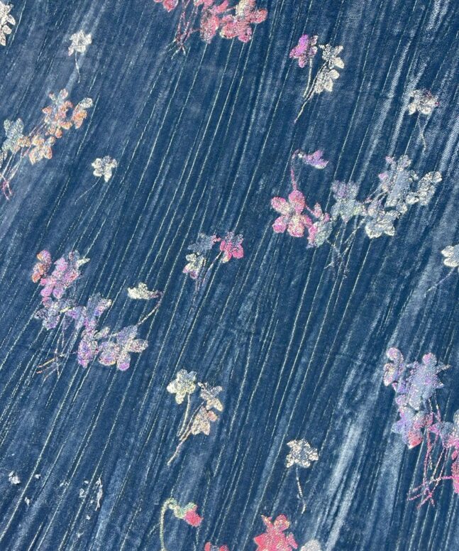 Alternative view of Queen of Ashy Navy