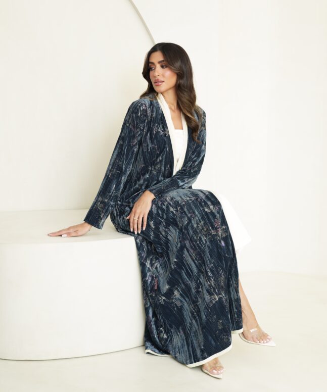 Alternative view of Queen of Ashy Navy